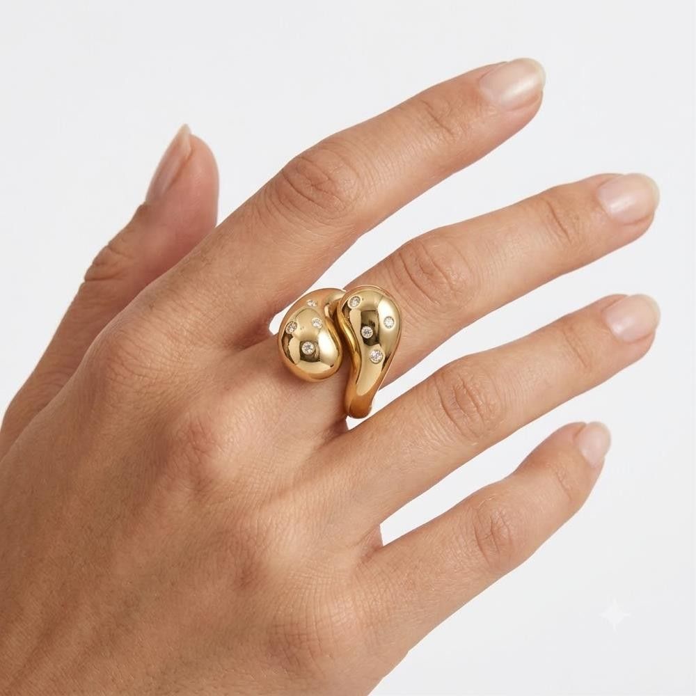 Anello con Gocce Intrecciate in Oro Giallo 18 Kt e Cubic Bianca