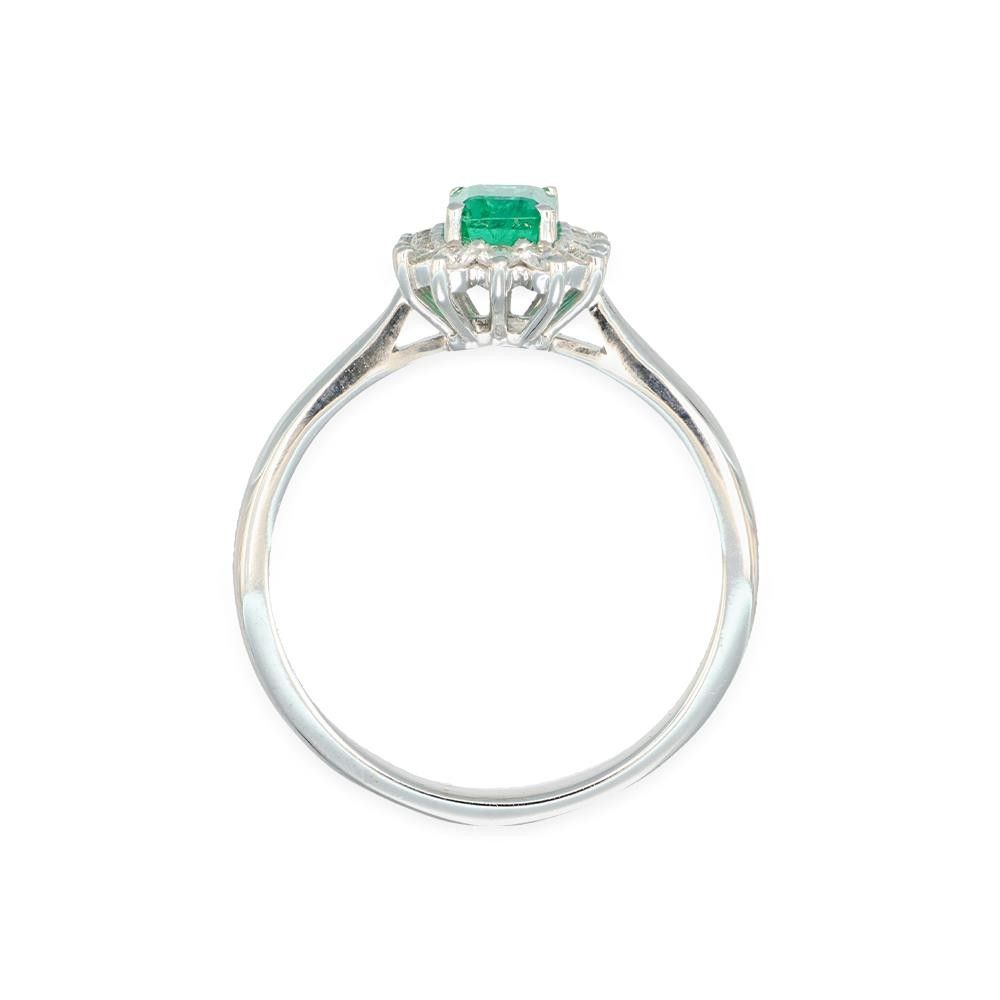 Anello Smeraldo in Oro Bianco 18 Kt e Diamanti a contorno sul gambo