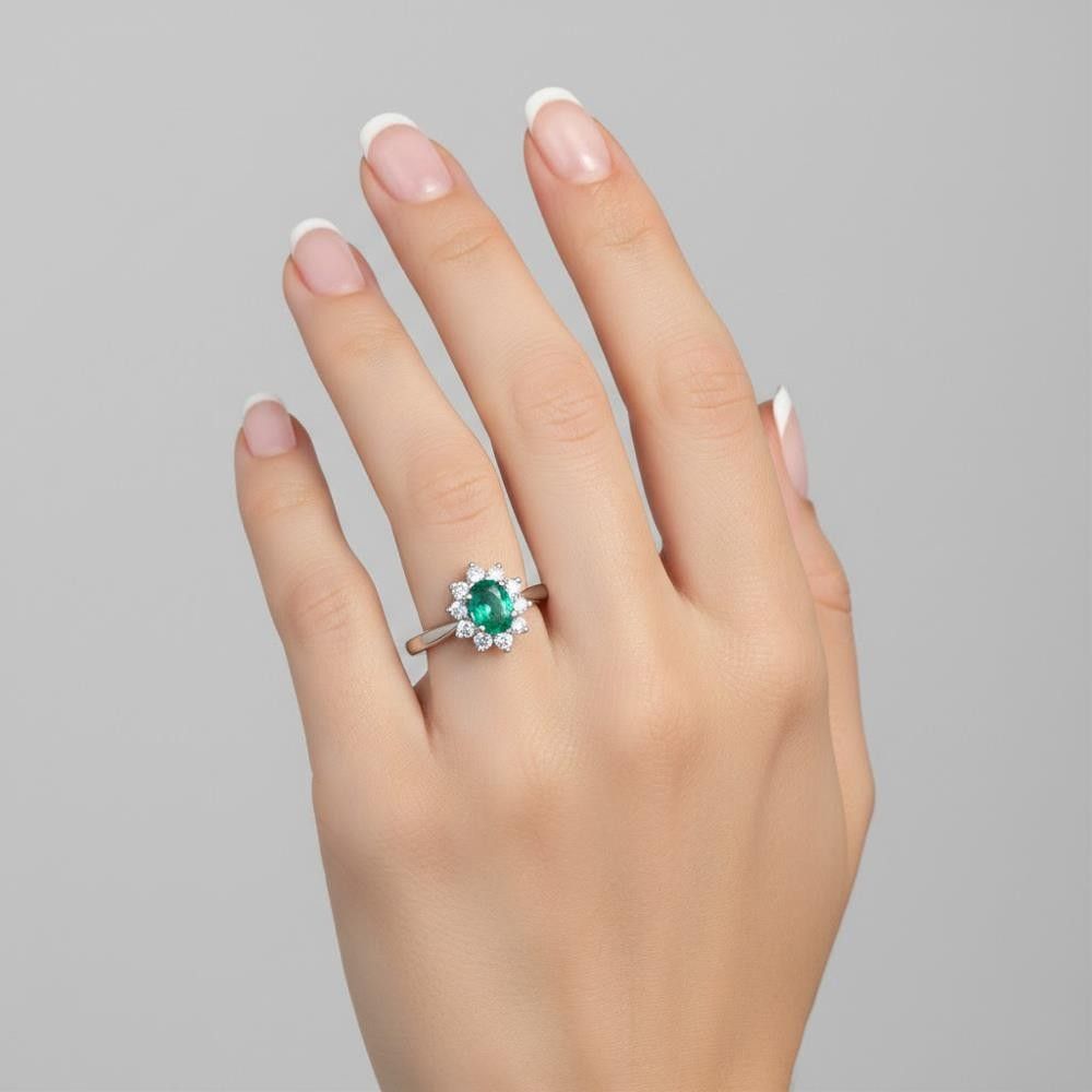 Anello Smeraldo Taglio Ovale in Oro Bianco 18 Kt e Diamanti