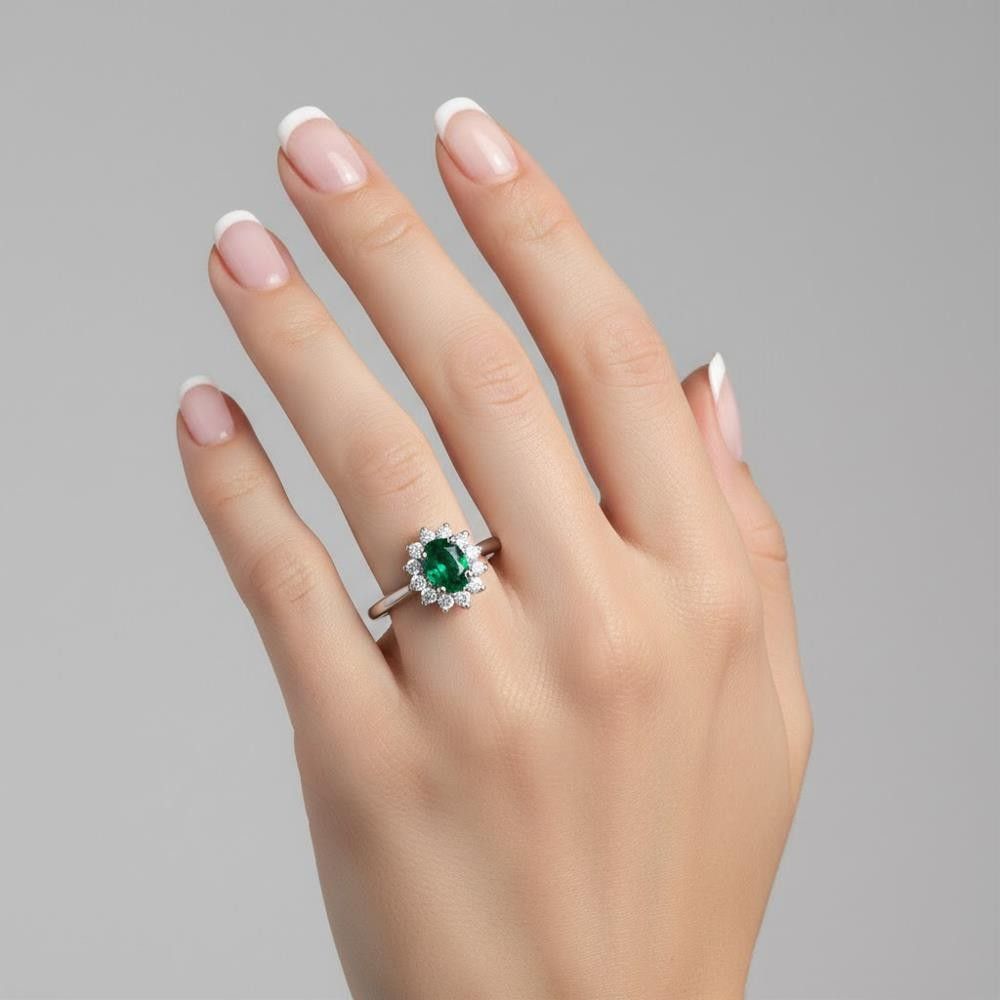 Anello Smeraldo Taglio Ovale in Oro Bianco 18 Kt e Diamanti