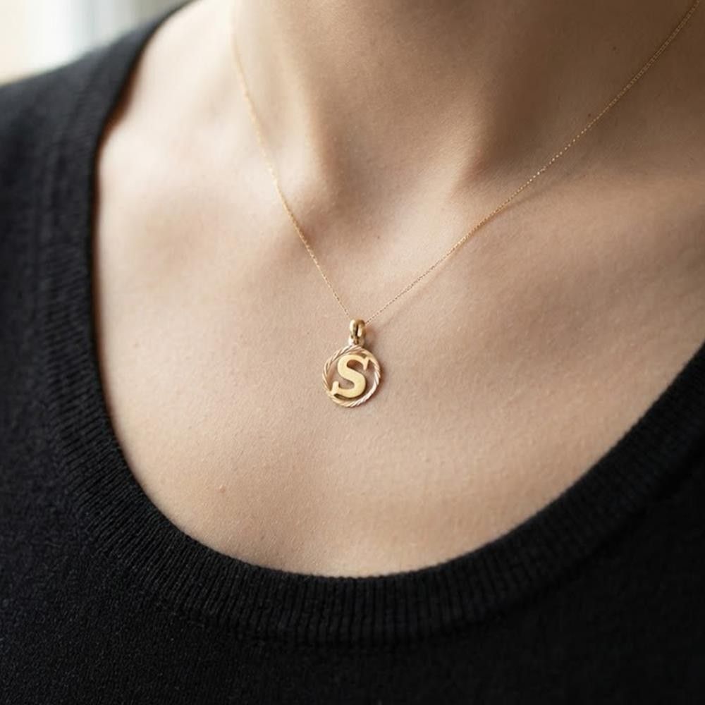 Ciondolo Medaglia Lettera S in Oro Giallo 18 Kt