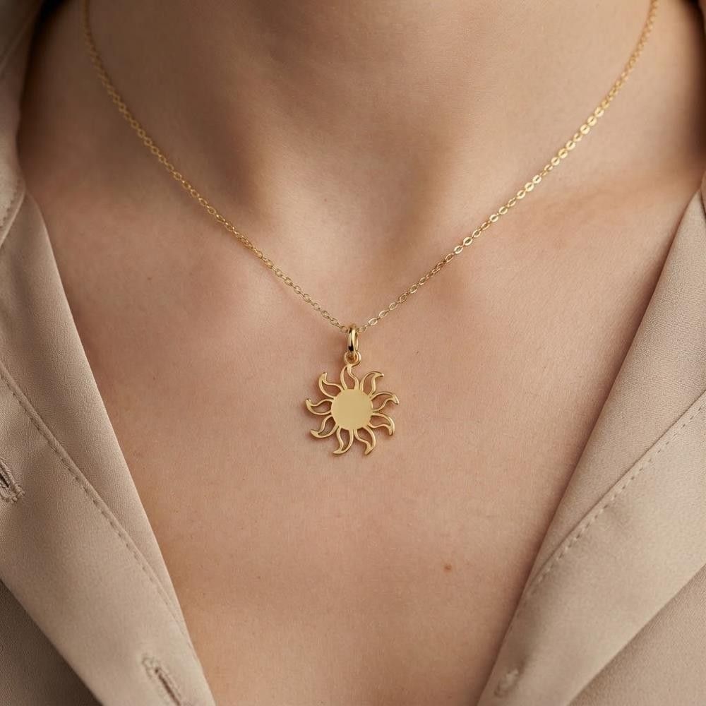 Ciondolo Sole in Oro Giallo 18 Kt con Smalto Giallo
