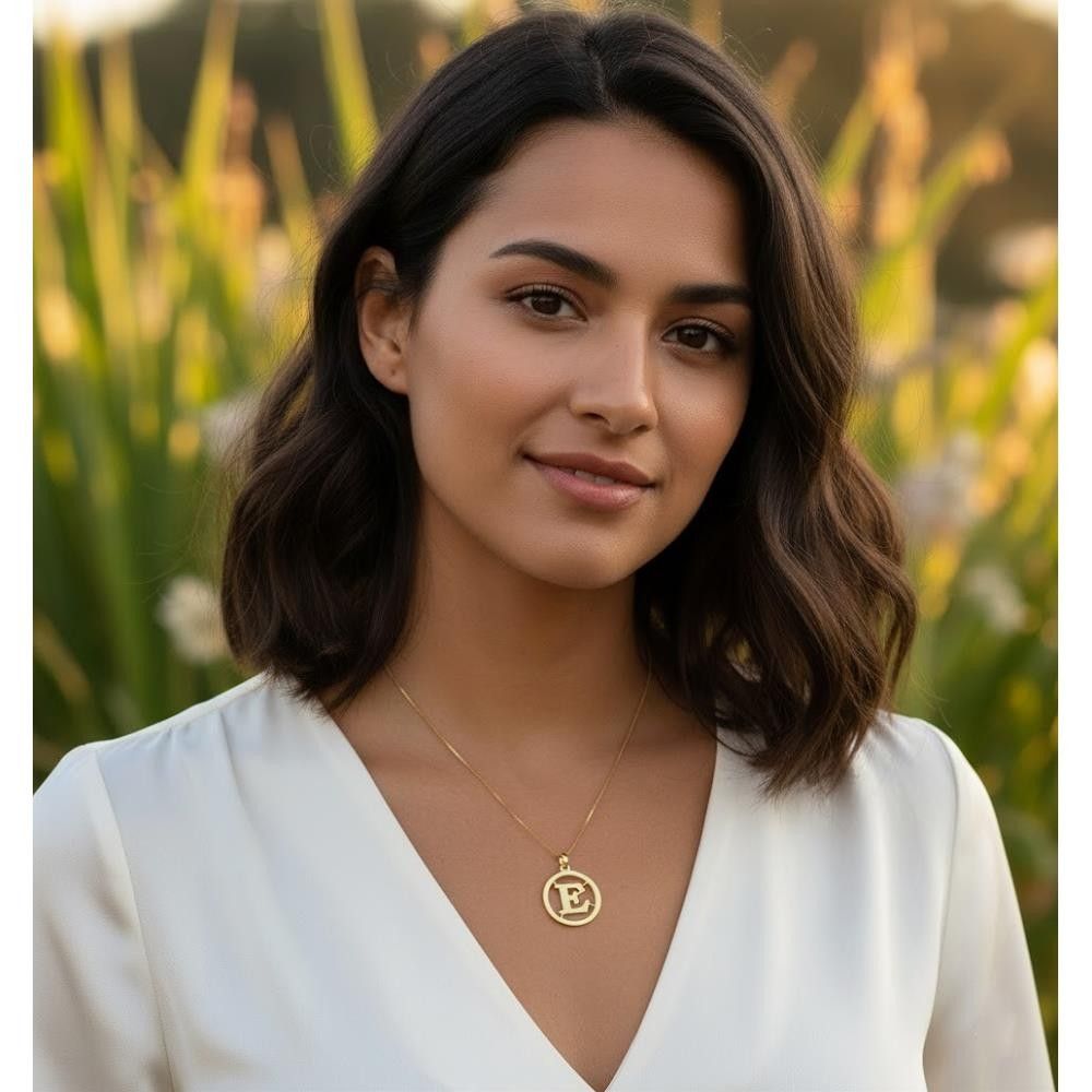 Collana con Lettera E in Oro Giallo 18 Kt