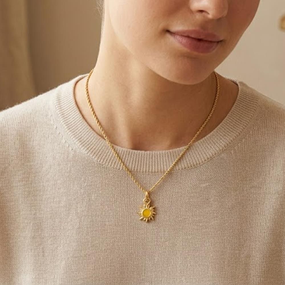Collana con Sole e Smalto Giallo in Oro 18 Kt