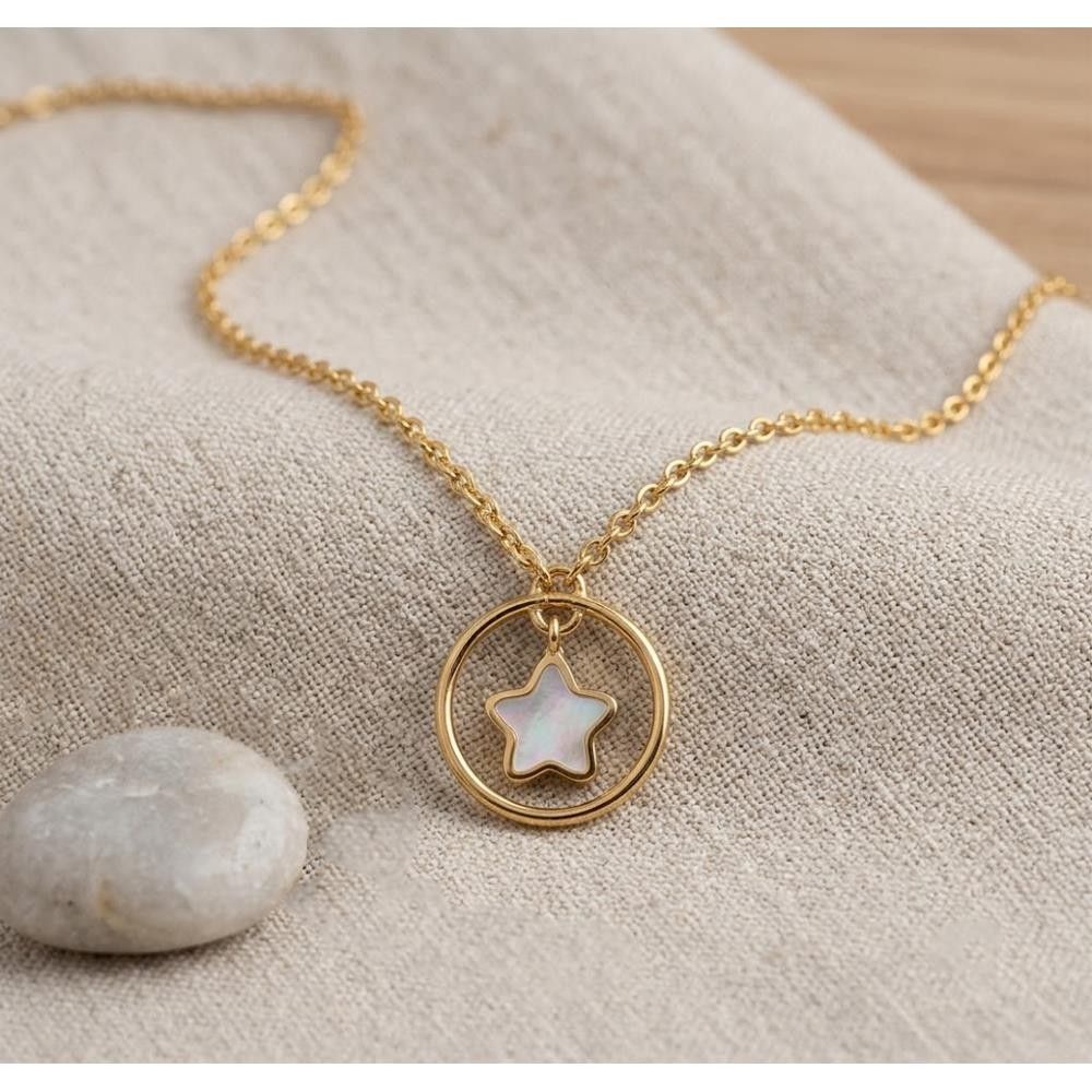 Collana con Stellina in Madreperla e Oro Giallo 18 Kt