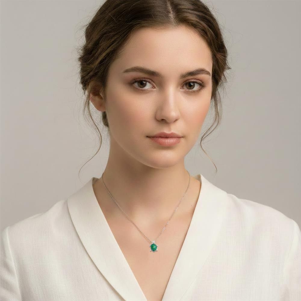 Collana Tartaruga in Oro Bianco 18 Kt con Diamanti e Smeraldi